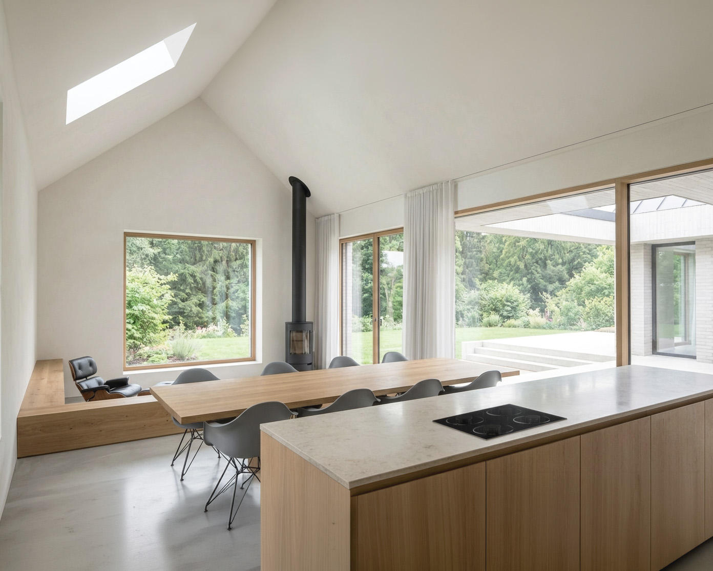 Neubau eines modernen Einfamilienhauses in Lippstadt mit klarer Architektur, großzügigen Raumbezügen, Satteldach und lichtdurchfluteten Innenräumen